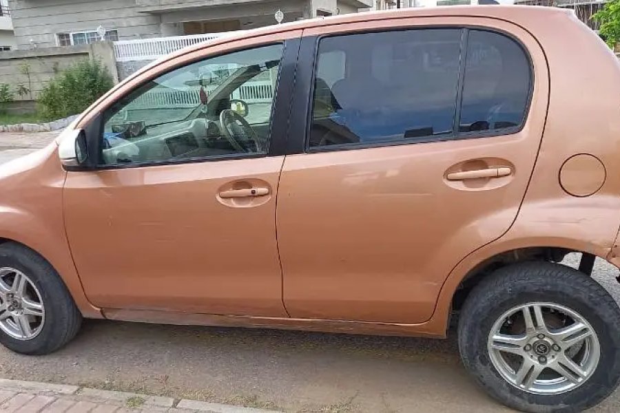Toyota Passo 2011