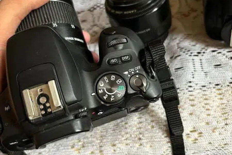 Canon 200d like new with box