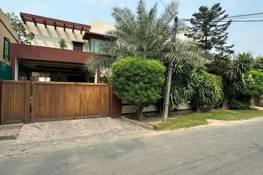 A House Of 16 Marla Available For Sale