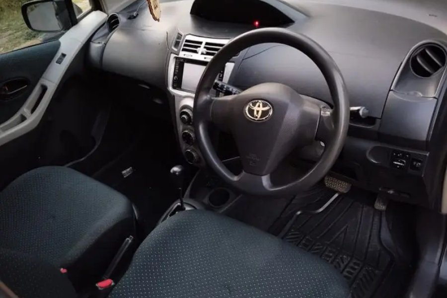 Toyota Vitz 2006