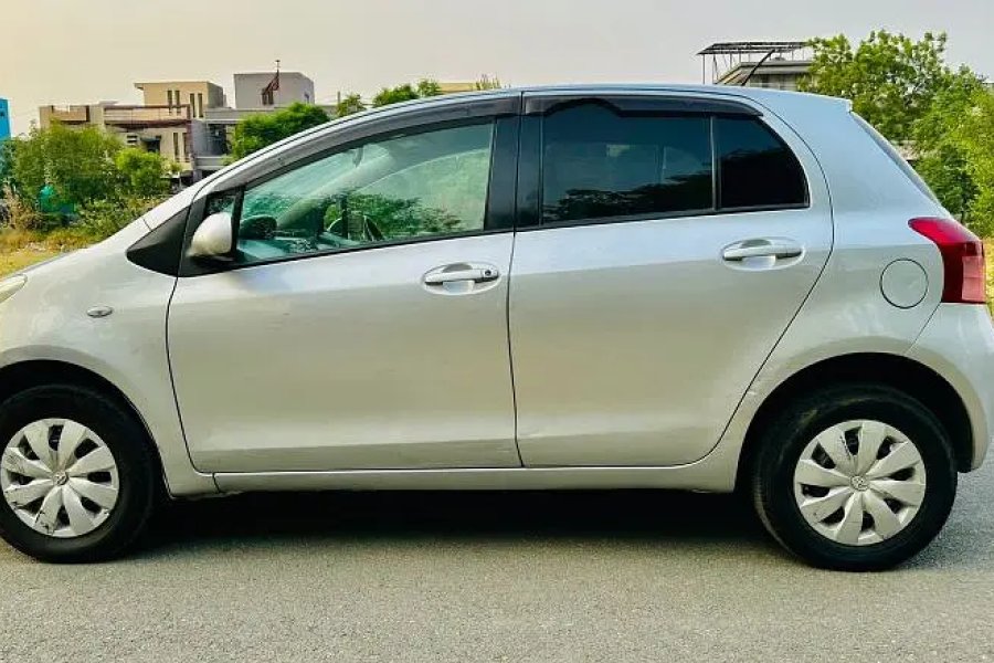 Toyota Vitz 2007 Model 2012 Import B2B Geniune Car