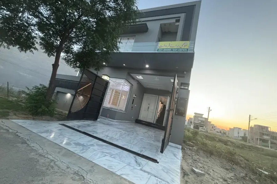 DHA RAHBAR MODERN STYLE SOLID CONSTRUCTION BEAUTIFUL HOUSE AVAILABLE FOR SALE