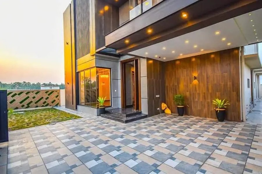 1 kanal house available for sale in Velencia housing society Lahore