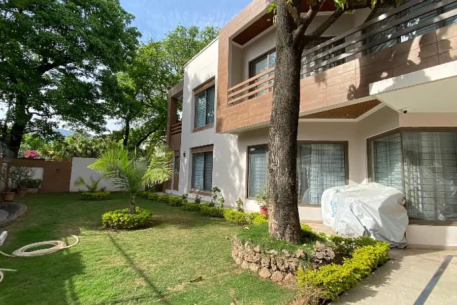 BEAUTIFUL CORNER HOUSE FOR SALE F-7/3