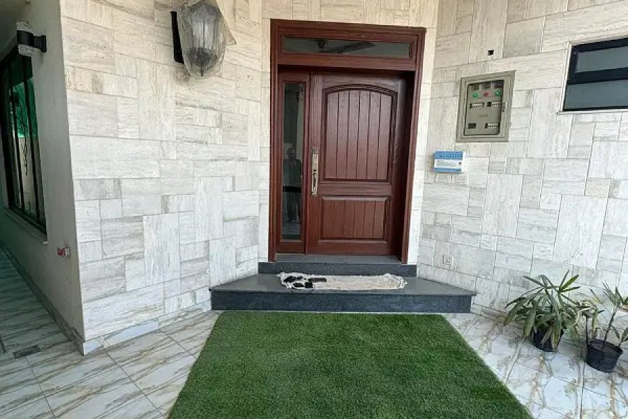 8 MARLA FULL LEVISH WITH BASMENT AND LUXURY HOUSE AVAILABLE FOR SALE IN DHA 9 TOWN