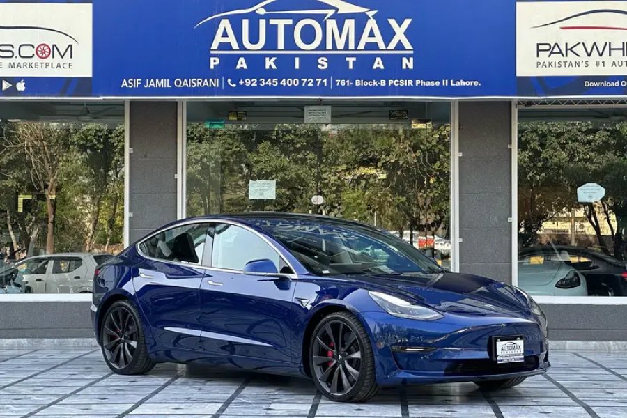 TESLA Model 3 Performance 2020