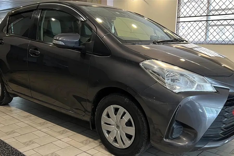 Toyota Vitz f safety 2017