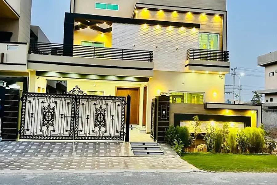 Prime Location 10 Marla House In Only Rs. 28000000