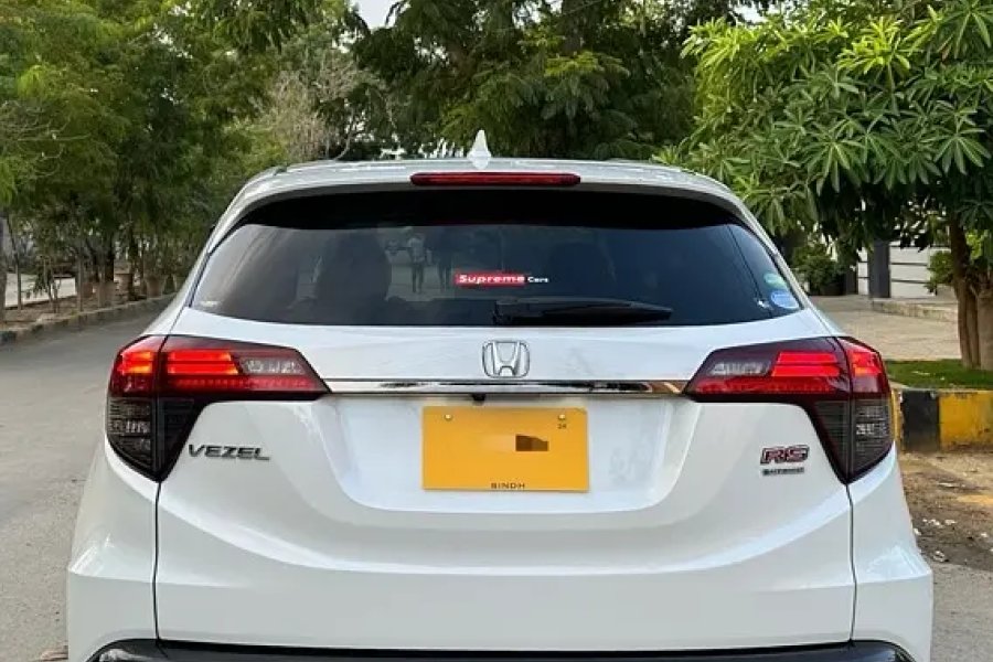 Honda Vezel RS Sensing 2018 Model 2024 Register Pearl White 4 Grade