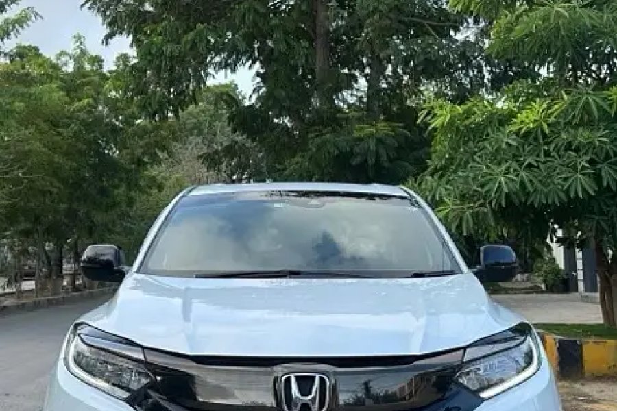 Honda Vezel RS Sensing 2018 Model 2024 Register Pearl White 4 Grade
