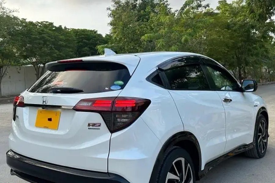 Honda Vezel RS Sensing 2018 Model 2024 Register Pearl White 4 Grade
