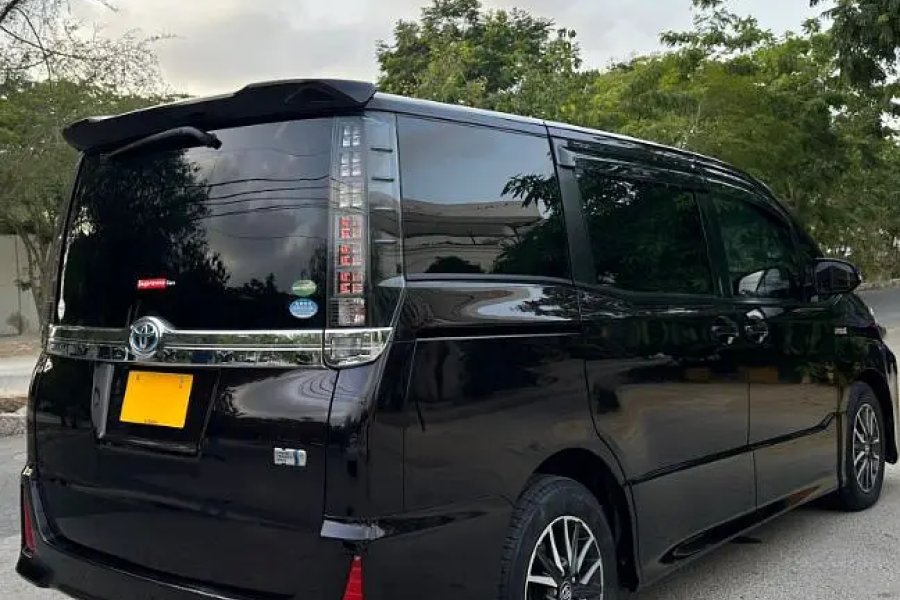 TOYOTA VOXY ZS WXB BODY KITTED 1.8 1800cc Registered 2022
