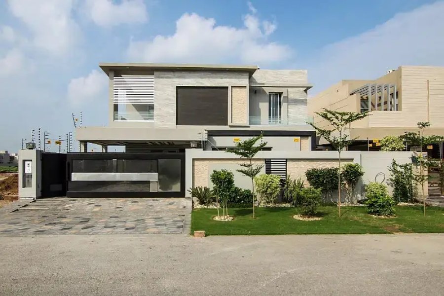 Near To Park 01 Kanal Well Maintained Used House Is Available For Sale In DHA Phase-2 Lahore