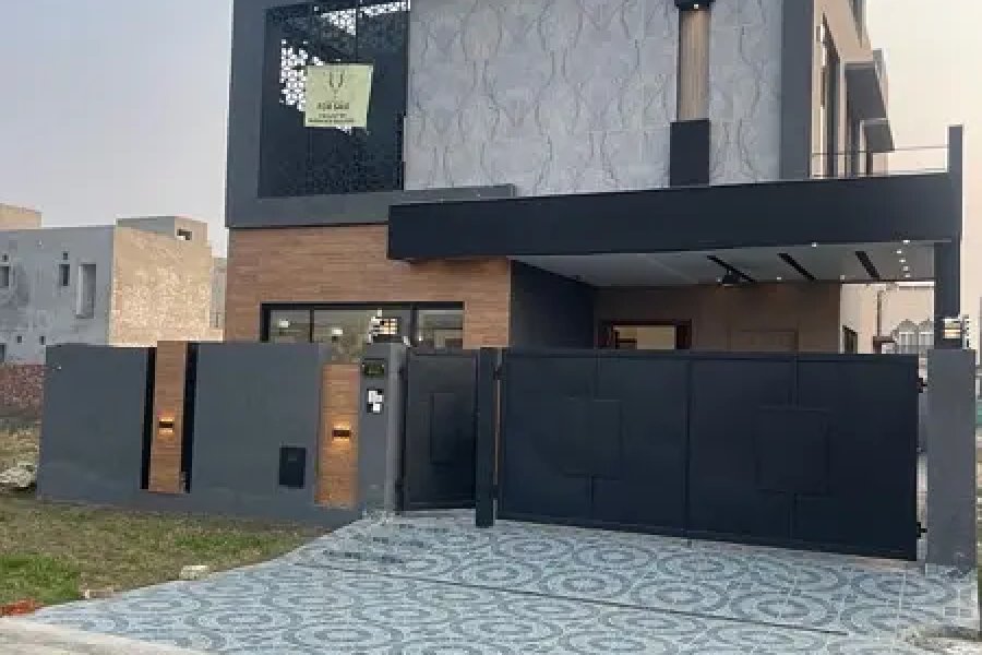 10 marla brand new house