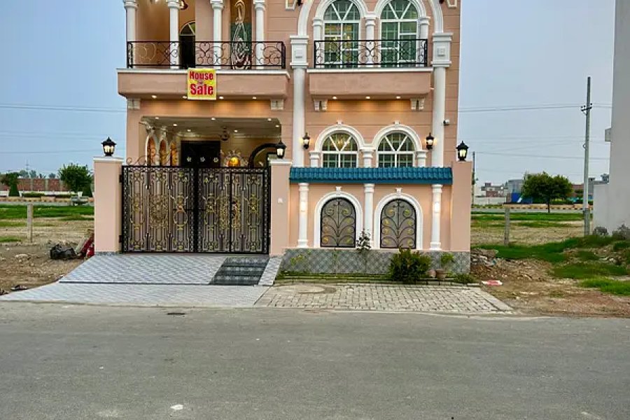 A Beautiful Facing park House Available for sale