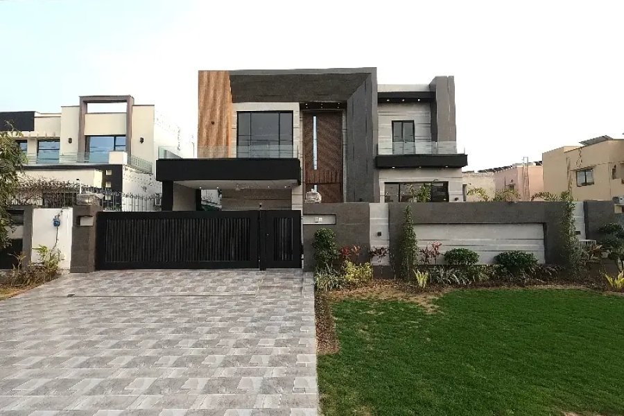 Prime Location EME Society 1 Kanal House Up For Sale