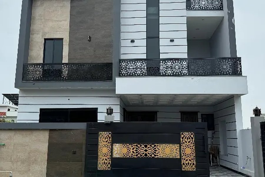 Beautiful House sale in multi B17 Islamabad size 8 marla
