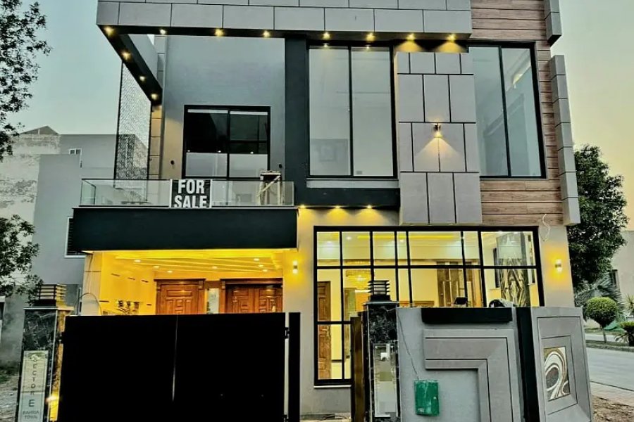 5 Marla Beautiful House For Sale In Jinnah Block Super hot Location Bahria Town Lahore Meting With Owner