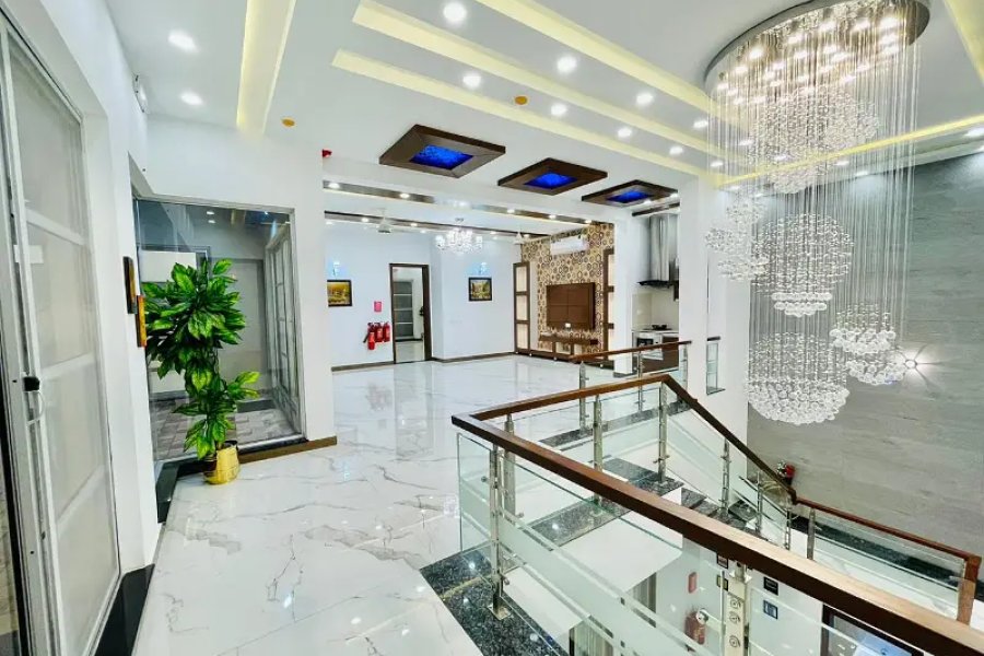 ONE KANAL BRAND NEW LUXURY HOUSE AVAILABLE FOR SALE
