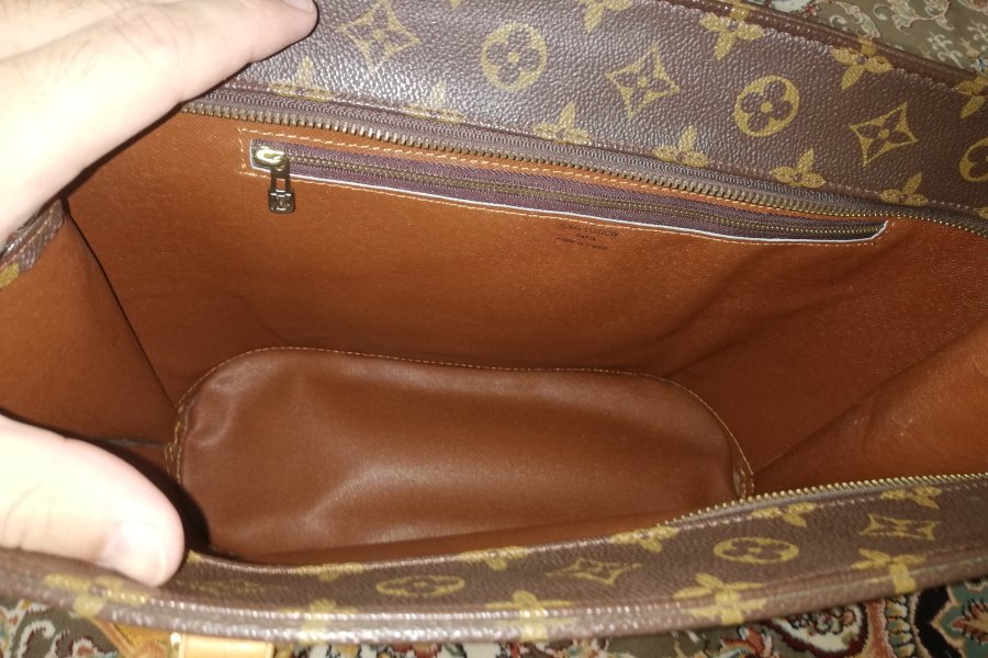 hand bag/Louis Vuitton/original bag/ Classic Style / Lightly Used