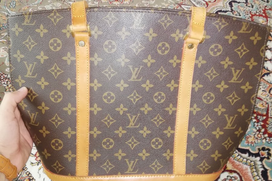 hand bag/Louis Vuitton/original bag/ Classic Style / Lightly Used