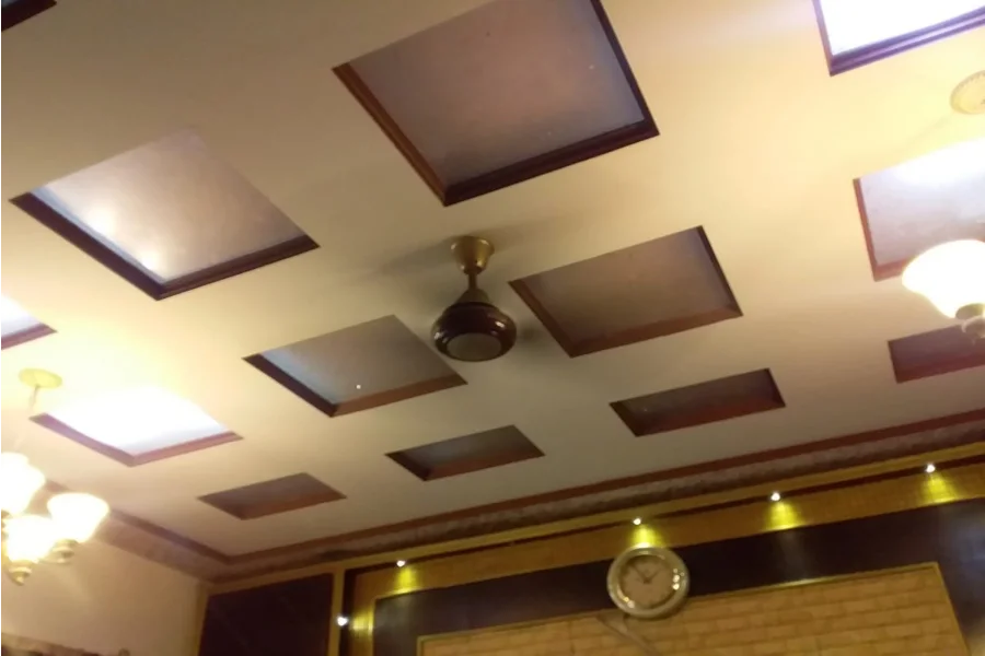 آرکیٹیکٹ ڈیزائن 400 مربع گز بنگلہ فروخت کے لیے دستیاب ہے۔