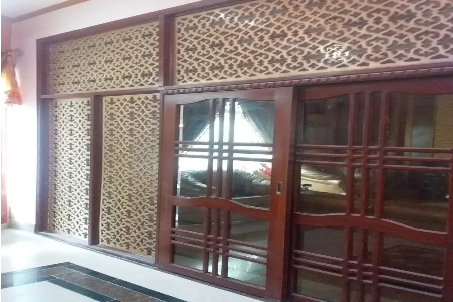 آرکیٹیکٹ ڈیزائن 400 مربع گز بنگلہ فروخت کے لیے دستیاب ہے۔