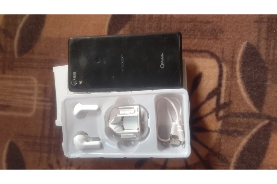 QMobile+airbuds