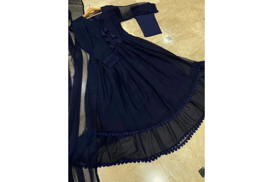 2 لیئرز بارڈر فرنٹ اور بیک لیس ورک لانگ فلیئر میکسی دوپٹہ 3p کے ساتھ-0