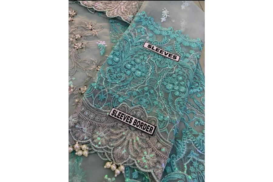 ایلاف دلہن کا کڑھائی والا لباس