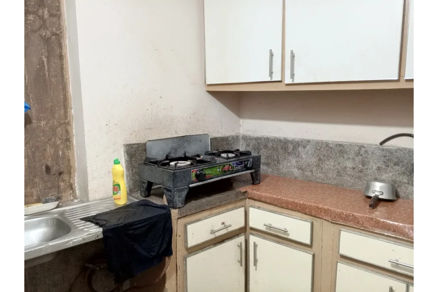 Room available for rent in firdous market Lahore
