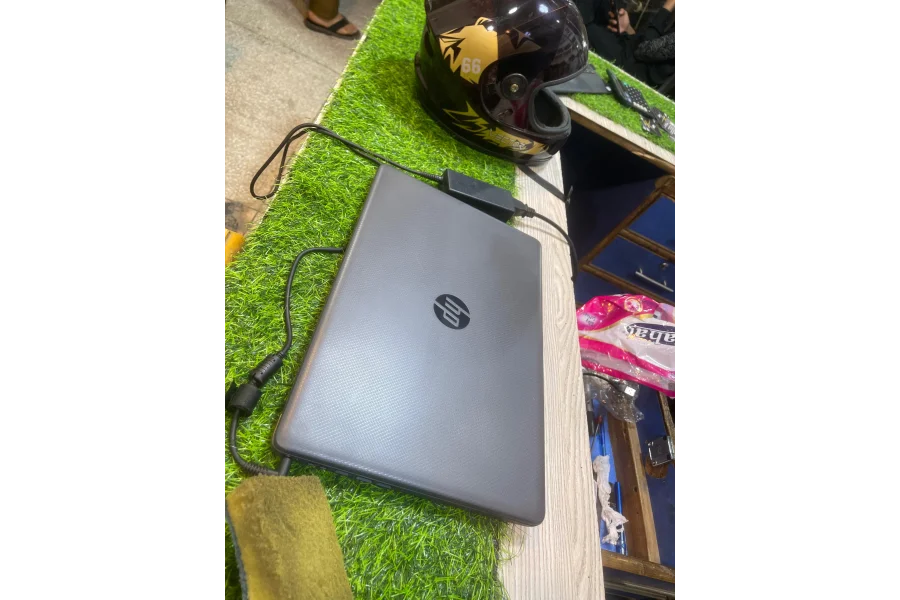 HP Notebook 255 G7 AMD Athlon-0