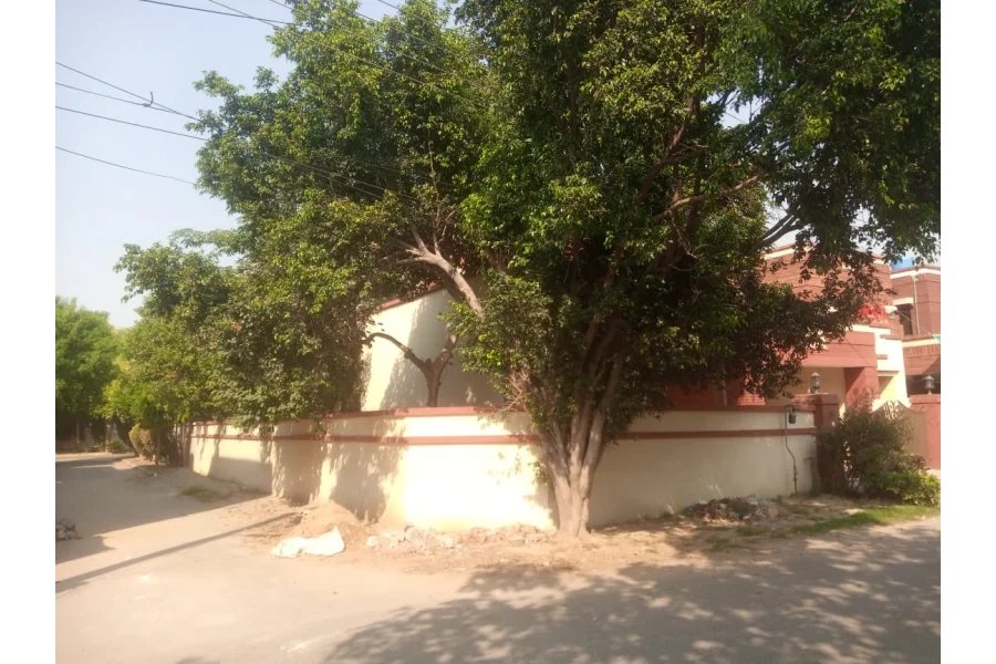 13 Marla Independent Corner House for Rent in Gated Community