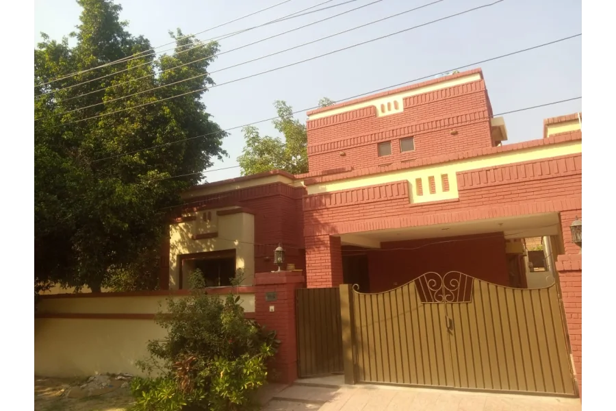 13 Marla Independent Corner House for Rent in Gated Community