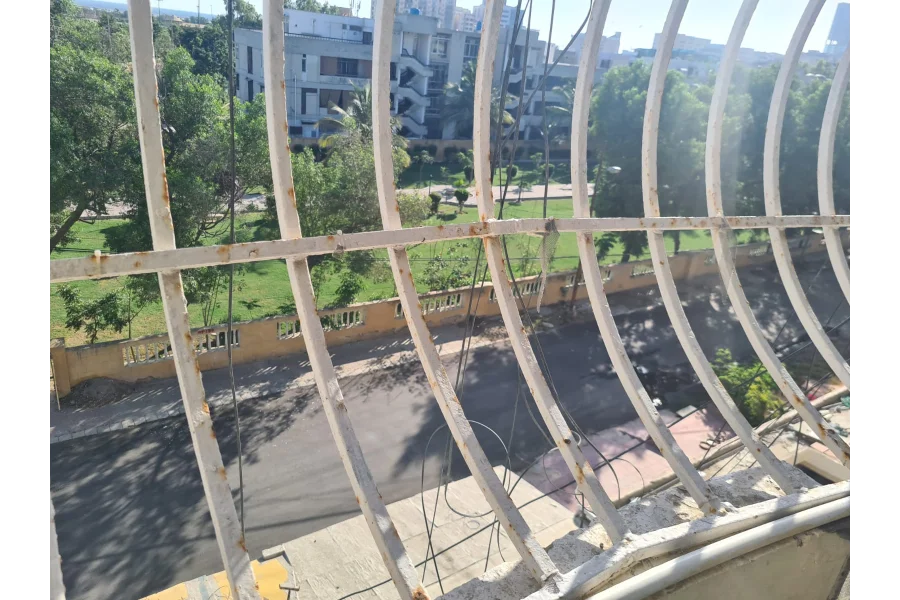 کلفٹن گارڈن 2 کلفٹن بلاک 3 میں تھری سائیڈ اوپن اپارٹمنٹ