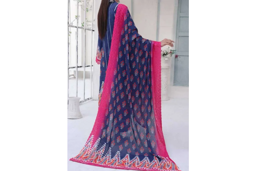 کڑھائی والے دوپٹہ کے ساتھ تھری پیس ڈیجیٹل کھدر کا لباس۔
