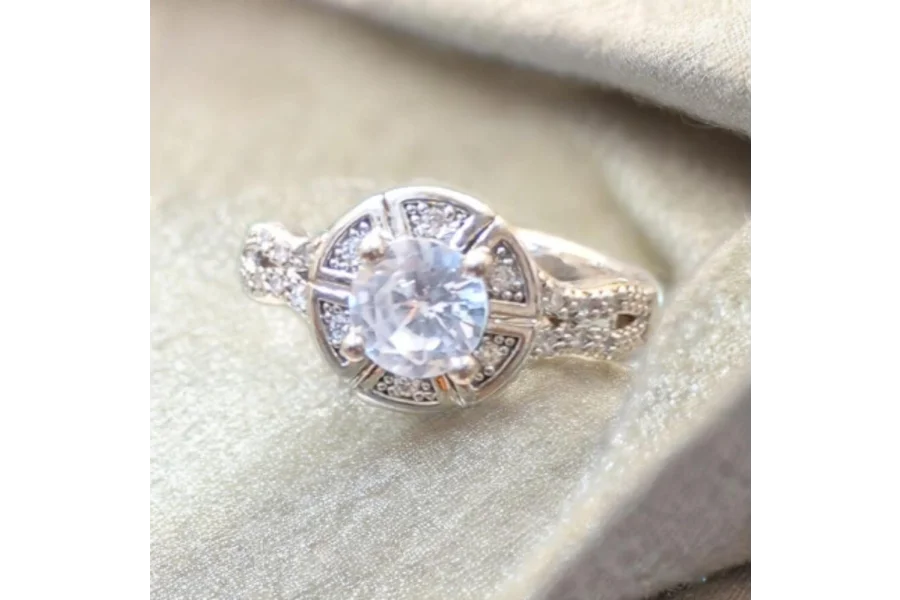 Modern Design Zircon Anniversary And Engagment Ring