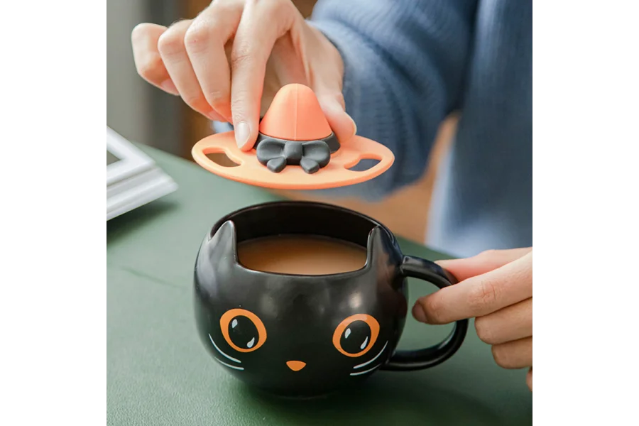 کدو کا ڈھکا ہوا چمچ جوڑے کا گفٹ مگ