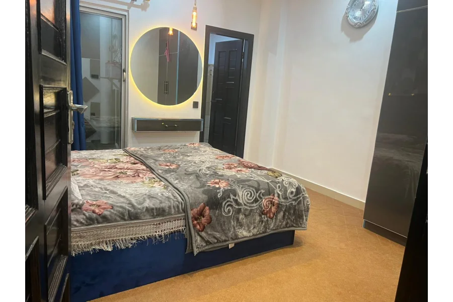 سیف ہائٹس مکمل طور پر فرنشڈ 1 بیڈروم فلیٹ (485 مربع فٹ)