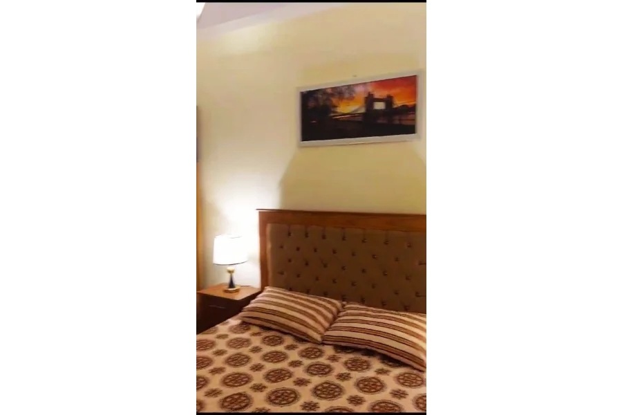 ٹاؤن ہائٹس (1 بیڈ مکمل طور پر فرنش) ڈیمانڈ 80 لاکھ (603 مربع فٹ)