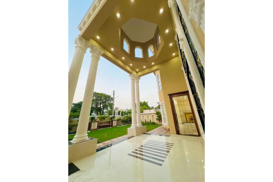 ویلنسیا ٹاؤن لاہور پاکستان میں 2 کنال مکان برائے فروخت