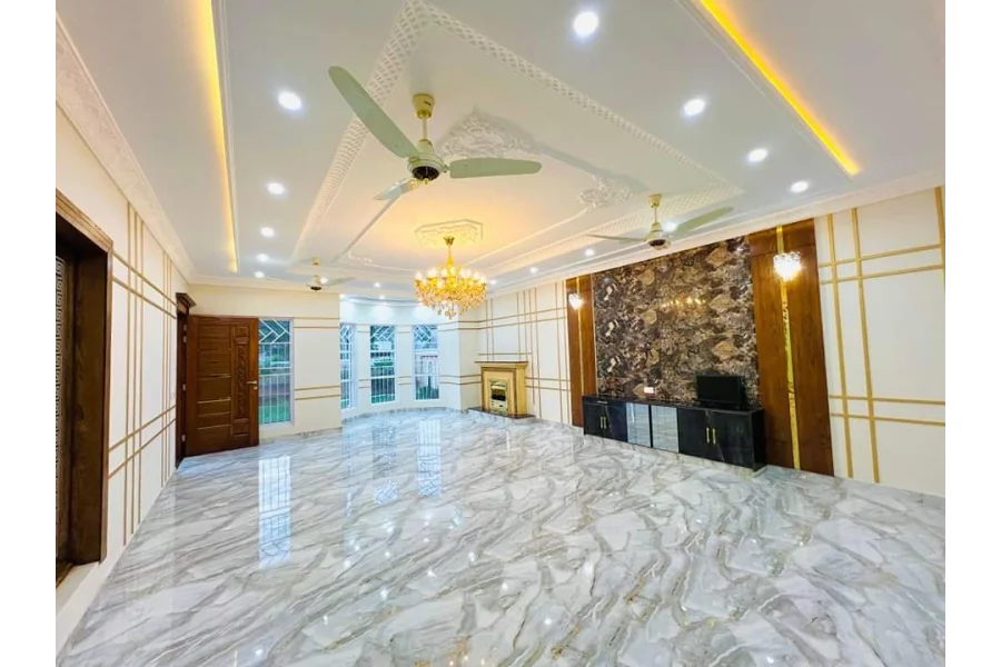 ویلنسیا ٹاؤن لاہور پاکستان میں 2 کنال مکان برائے فروخت