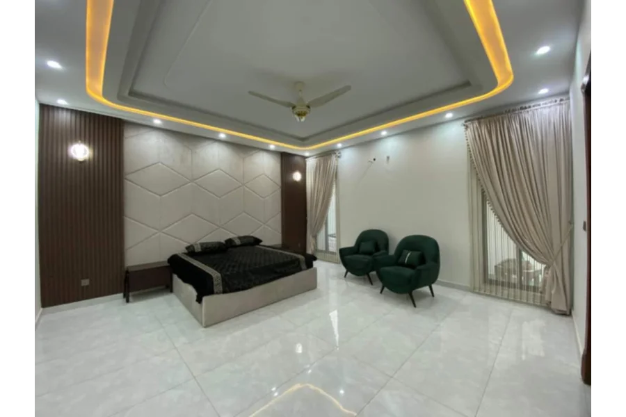 والنسیا ٹاؤن لاہور میں مکمل طور پر فرنشڈ کنال ہاؤس برائے فروخت