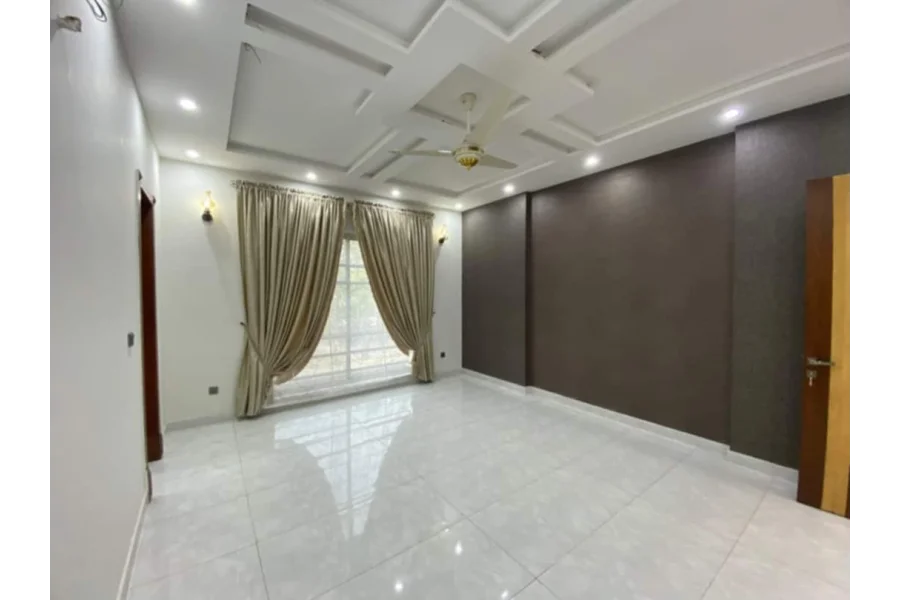 والنسیا ٹاؤن لاہور میں مکمل طور پر فرنشڈ کنال ہاؤس برائے فروخت