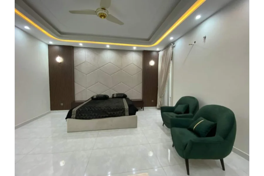 والنسیا ٹاؤن لاہور میں مکمل طور پر فرنشڈ کنال ہاؤس برائے فروخت