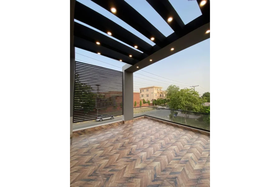 والنسیا ٹاؤن لاہور میں مکمل طور پر فرنشڈ کنال ہاؤس برائے فروخت