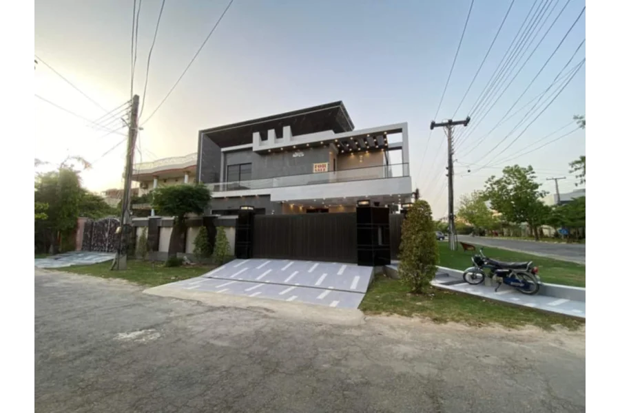 والنسیا ٹاؤن لاہور میں مکمل طور پر فرنشڈ کنال ہاؤس برائے فروخت