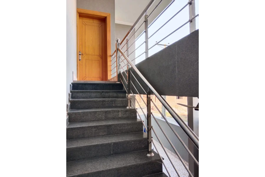 ماڈل ایوینیو ہاؤسنگ سوسائٹی میں 10 مرلہ مکان برائے فروخت