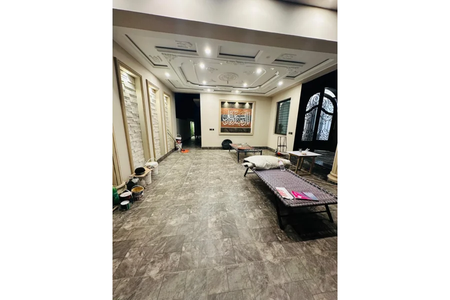 ڈی ایچ اے ملتان میں 1 کنال کا نیا ٹرپل سٹوری مکان برائے فروخت