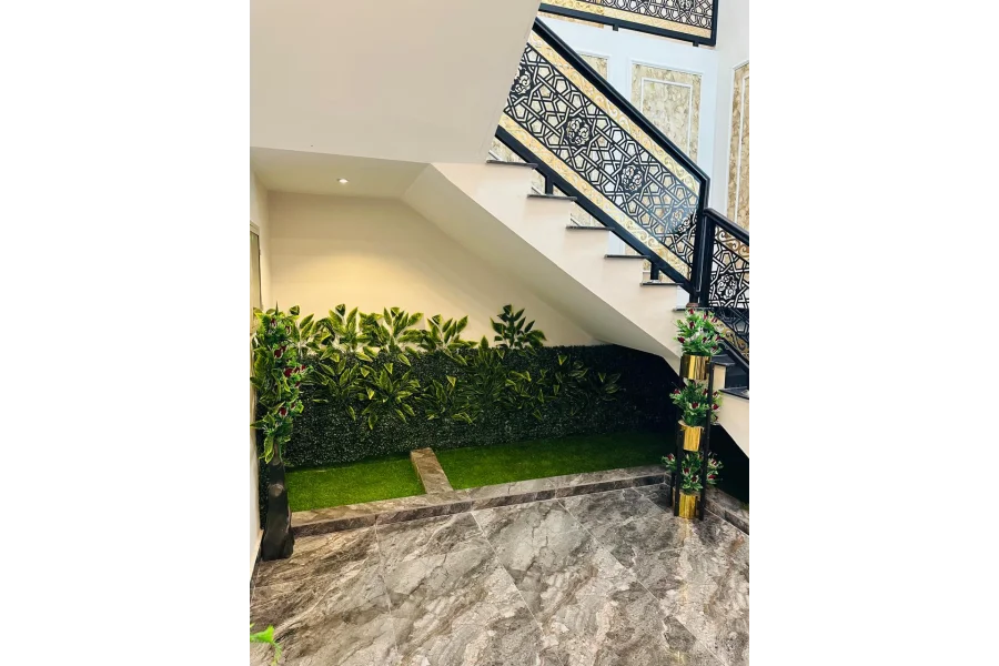 ڈی ایچ اے ملتان میں 1 کنال کا نیا ٹرپل سٹوری مکان برائے فروخت